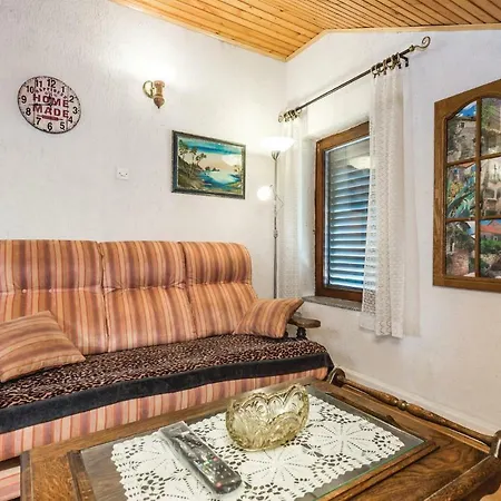 Two-bedroom In Supetarska Draga