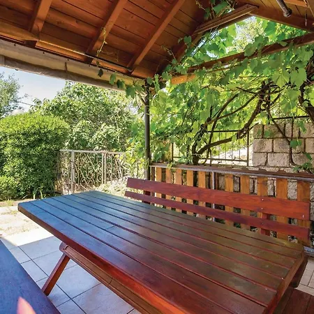 Two-bedroom In Apartment Supetarska Draga